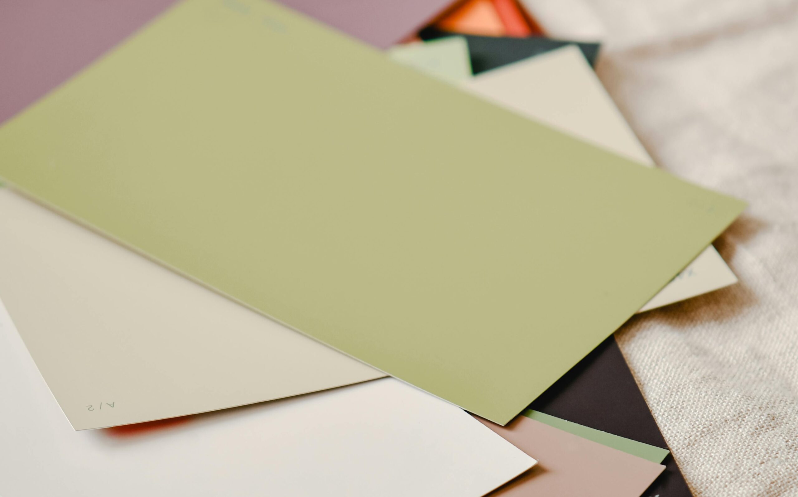 Wo kann man Hilfe beim Tapetenwechsel in der Wohnung suchen?