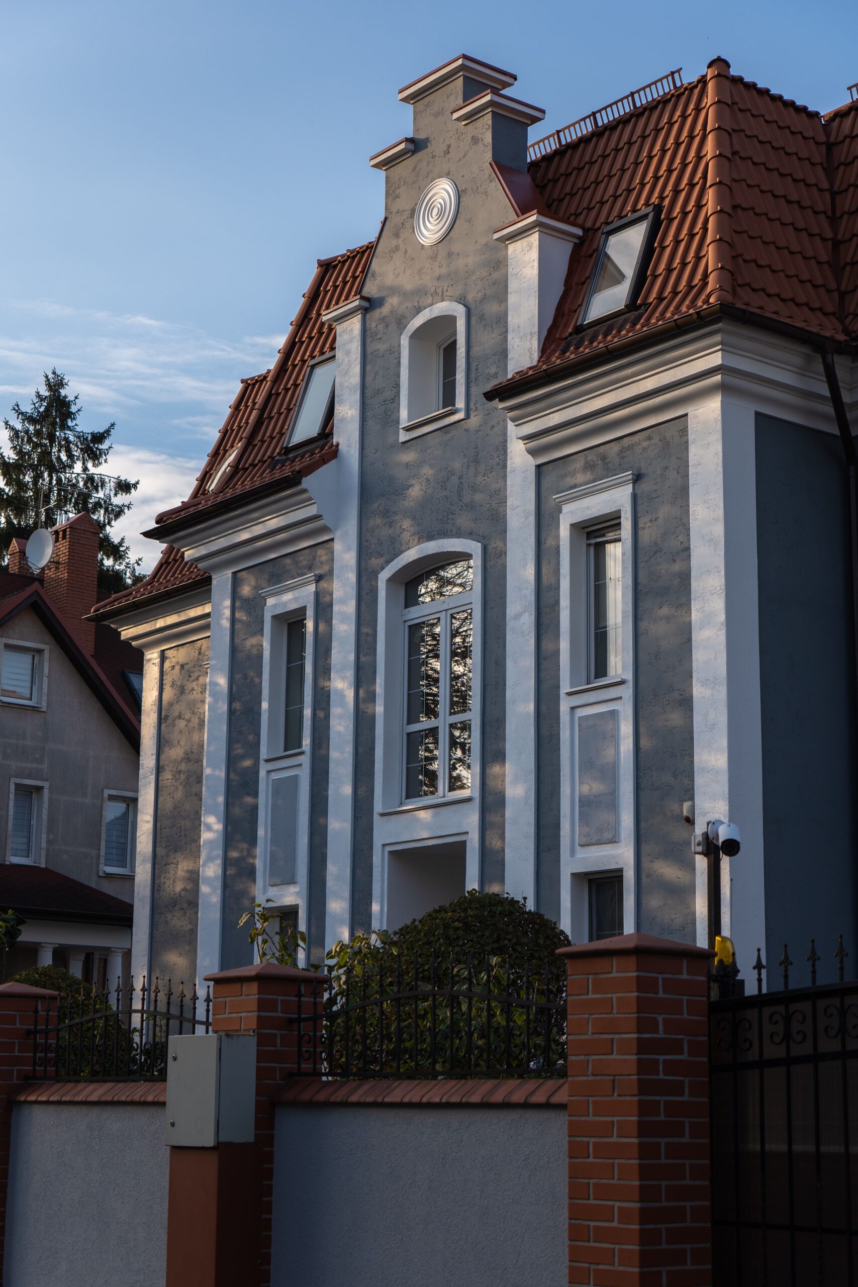 Wohnhausfassade instand setzen und aufwerten
